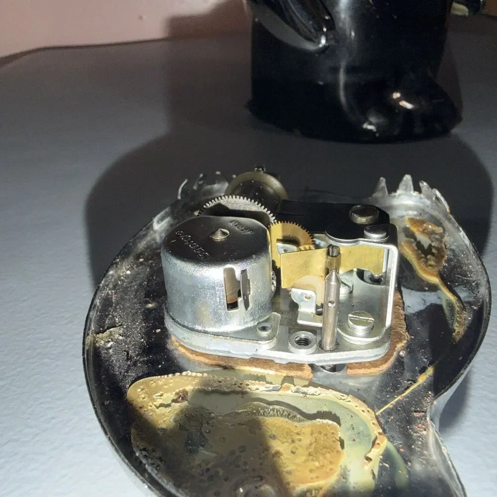 Vintage Penguin Decanter Music Box Made In Japan Works Plays WHIFFINPROOF!! READ